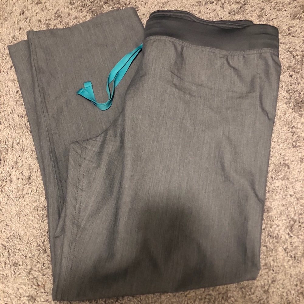 EUC Figs Livingston graphite scrub bottoms